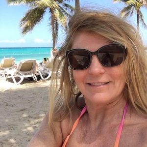 Meet your Posher, Debbie